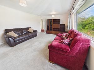 LIVING ROOM- click for photo gallery